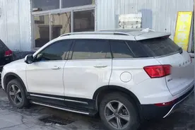 车险理赔后车三个月未修好 4S店：费用较高保险公司不同意更换新车身图片