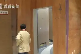 商场厕所惊现偷窥男 机智女生拍下“色狼”容貌图片