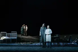 新版话剧《雷雨》：“姨太太专业户”何赛飞演侍萍图片