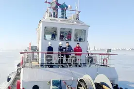 果然视频｜潍坊北部海域“冰封”十几海里，冰层最厚处近二十公分视频封面