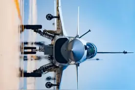 太震撼！歼-10超低空飞行高清大图图片