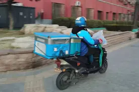 外卖骑手保费之殇：众包骑手“出事只能自己解决”，每天交3元保费是“唯一保障”图片