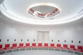上港新主场更衣室首度曝光，总工程师带领记者揭秘“白瓷碗”图片