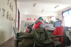 被拍的人没注意，拍照的人先哭了……图片