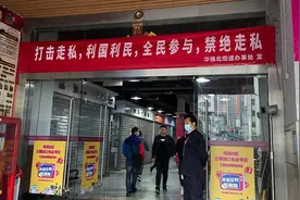 深圳华强北6亿缉私震荡波：商贩连夜撤货，货车不够用图片