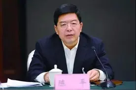 山东，同日调整2市委书记图片