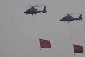 110警察节丨守护申城！上海警务直升机悬挂国旗、警旗巡逻视频封面