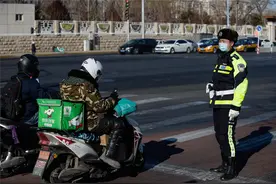 寒风中的北京“铁骑”图片