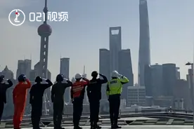 致敬！上海黄浦江直升机巡飞贺警察节视频封面
