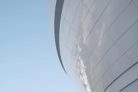 “白瓷碗”浦东足球场内景首度曝光，上港主场圆形更衣室霸气外露……图片