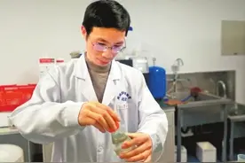 实验室研究员：一腔热血为家国图片
