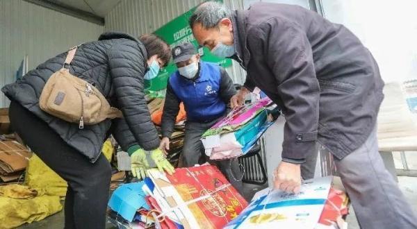 济南出现“网约收废品小哥”：每月底薪4500，有90后辞职加入