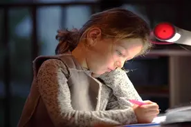 孩子学习时的灯光如何选择？视频封面