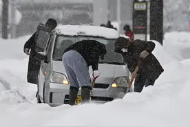 日本多地连降大雪至少10人死亡图片
