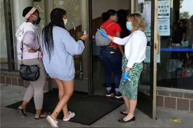 疫情之下，为什么美国的富人财富激增，穷人的生活却更加艰难？图片