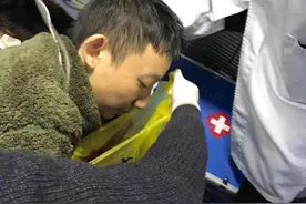 “错换人生28年”当事人姚策病危正急救 生母杜新枝：就看今明两天能否止血图片