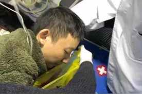 “错换人生28年”当事人姚策病危正急救 生母杜新枝：就看今明两天能否止血图片