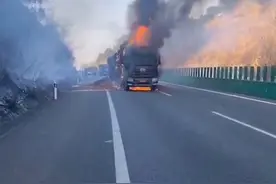 突发！桂柳高速一大货车起火，桂林往柳州方向道路暂时封闭图片