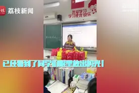 老师兑现承诺奖励学生每人一只炸鸡，学生：期末考不好吐出来图片