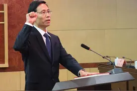 山东政坛｜曾在直播间“火力全开”助农直播！菏泽这位副书记履新代市长图片