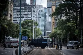 曾在街头抓捕黑衣人！中国人民警察节这天，这位香港硬汉警察祝自己节日快乐图片