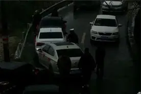 遵义30多位新娘子要出嫁，接亲车却被冻在路上图片