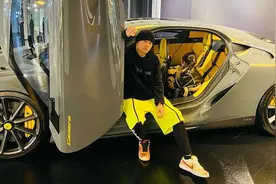 周杰伦晒豪车，车身配色更时尚图片