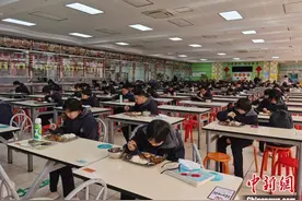 石家庄“疫”下寄宿制校园：封闭管理严把门 防疫学习两不误图片