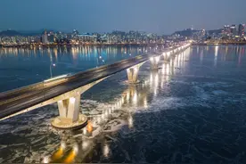 韩国：汉江结冰了图片
