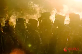 甘肃武警：拉练路上的“心动瞬间”图片