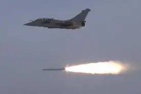 法国试射新型空基核导弹图片