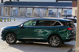 试驾别克旗舰SUV昂科旗 又大又好开，质感直追豪华车图片