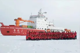 纪录片《雪龙2号》：万吨巨轮的破冰征程图片