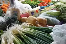 贵阳某农贸市场出现“变色香葱”，纸巾轻擦秒变蓝，官方宣布检测结果视频封面