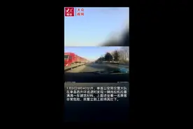 视频丨拖拉机满载建材竟还拉人！就地查处图片