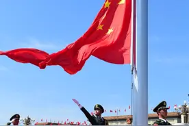 人民日报评论员：完整准确全面贯彻新发展理念图片