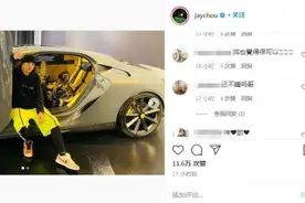 周杰伦晒女儿与超跑合影：我的女孩觉得这台可以图片
