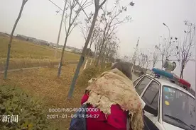 频繁出走，只为回梦里的娘家 苏州常熟一八旬老人寒日迷失乡路，警民热心救助护送其回家图片