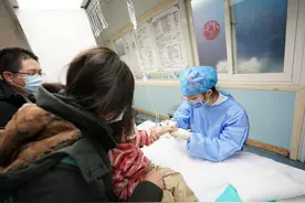 3岁女娃天生一张上相“巴掌脸”，家长很开心！结果一查竟是罕见病图片