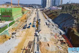 贵安新区花溪大学城创业路主体工程完工图片