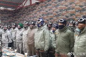 印度国防参谋长视察中印边境哨所图片