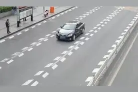 遇到这种“鱼骨状”标线，究竟该咋走？图片