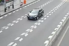 遇到这种“鱼骨状”标线，究竟该咋走？图片