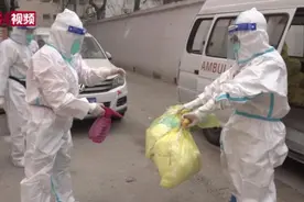 实拍石家庄核酸检测点医疗垃圾回收过程视频封面