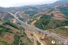 云南墨江至临沧高速公路建成试通车图片