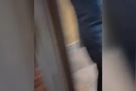 忙到快哭了！网友拍到麦当劳女服务员独自处理几十个外卖订单图片