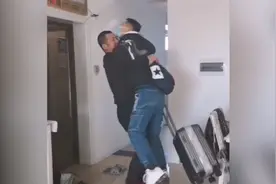当你第一天放假回家，爸爸能有多高兴视频封面