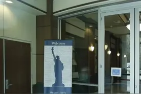 美媒：新冠疫情下美国移民局办事处关闭 中国留学生移民大限来临陷入困境图片