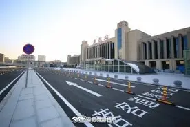 南昌火车站东广场即将启用 高架层上共有七条车道图片