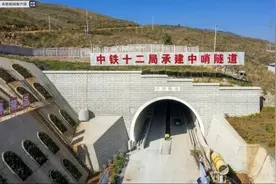 中越国际通道弥蒙铁路最长隧道顺利贯通图片